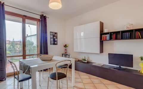 La Casina Del Canneto: Ejendom, Værelse, Indretning, Møbel, Bygning, Ejendom, Stue, Hus, Gul, Etage