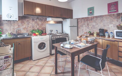 La Casina Del Canneto: Ejendom, Værelse, Køkken, Bygning, Møbel, Ejendom, Hus, Indretning, Cabinetry, Større Bandage