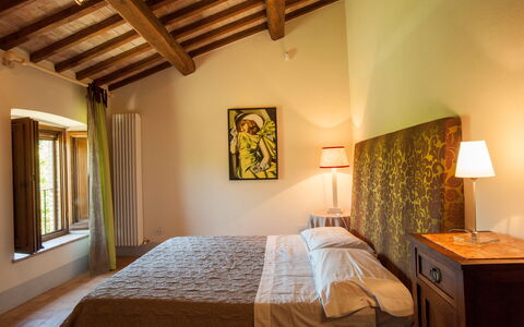 Casale Porano: Soveværelse, Seng, Værelse, Ejendom, Møbel, Bygning, Sengetøj, Indretning, Hus, Loft