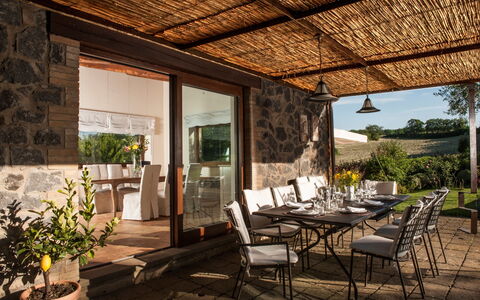 Casale Porano: Ejendom, Bygning, Hus, Værelse, Ejendom, Indretning, Gårdhave, Hjem, Møbel, Loft