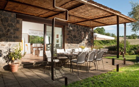 Casale Porano: Ejendom, Hus, Bygning, Gårdhave, Ejendom, Hjem, Backyard, Veranda, Gård, Skygge