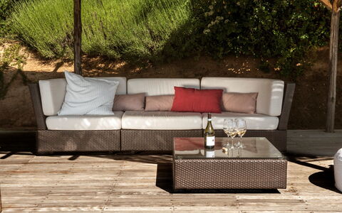 Casale Porano: Møbel, Kaffebord, Bord, Couch, Stue, Værelse, Wicker, Ejendom, Indretning, Studio Couch