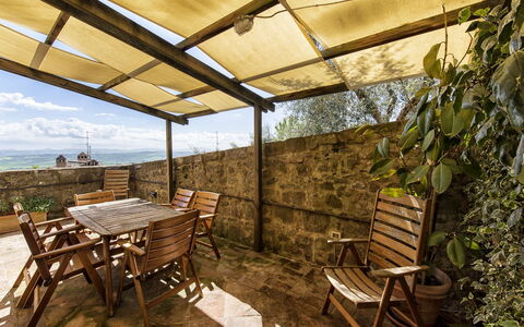 Villa Piazza Della Fortezza: Ejendom, Ejendom, Bygning, Værelse, Hus, Indretning, Møbel, Hjem, Sommerhus, Estate