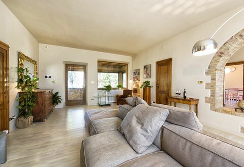 Villa Piazza Della Fortezza: Ejendom, Værelse, Bygning, Møbel, Indretning, Stue, Ejendom, Hus, Hjem, Loft