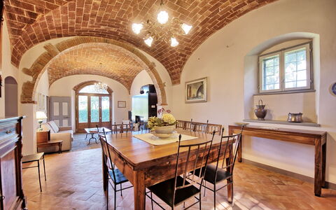 Villa Marietta: Bygning, Ejendom, Værelse, Indretning, Loft, Møbel, Arkitektur, Ejendom, Bord, Hus