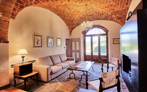 Villa Marietta: Værelse, Indretning, Bygning, Ejendom, Stue, Møbel, Loft, Arkitektur, Hus, Arch