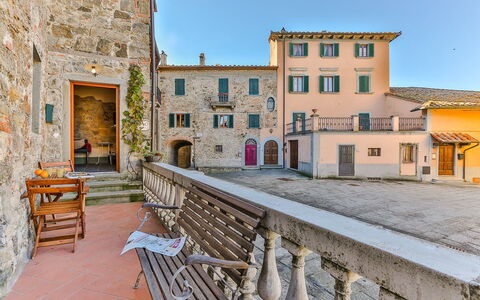 Il Pigionale: Bygning, Ejendom, Hus, Stad, Ejendom, Værelse, Arkitektur, Estate, Hjem, Ferie