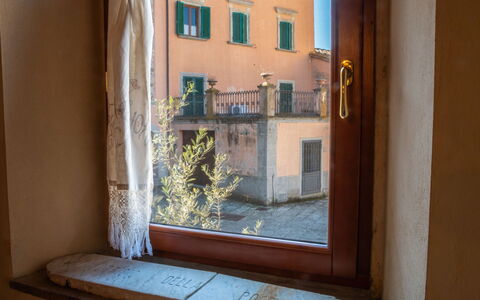 Il Pigionale: Brun, Bejdse, Blomsterkrukke, Stueplante, Dagslys, Altan