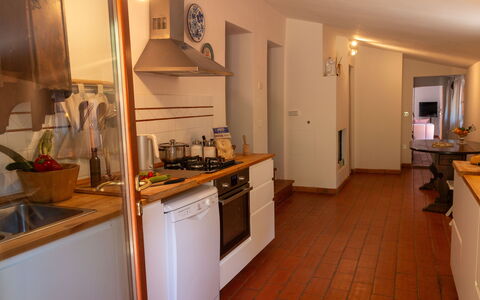 Podere Il Doccio: Køkken, Køkken Apparat, Countertop, Gulvbelægning, Større Bandage, Møbel, Indretning, Etage, Træ, Cabinetry