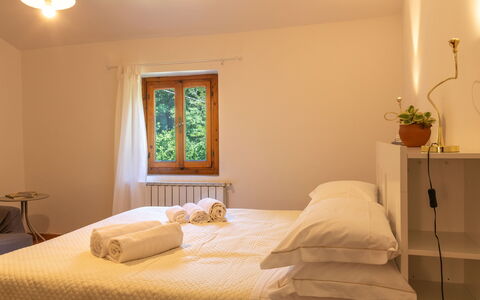 Podere Il Doccio: Seng, Soveværelse, Sengetøj, Indretning, Væg, Sengetøj, Møbel, Træ, Etage, Gulvbelægning