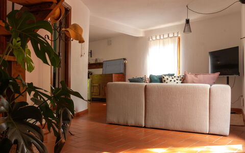 Podere Il Doccio: Møbel, Indretning, Gulvbelægning, Etage, Væg, Træ, Couch, Værelse, Stue, Belysning