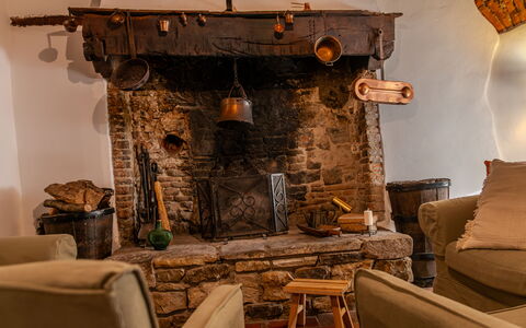 Casa Di Vignolo: Møbel, Træ, Indretning, Belysning, Stue, Værelse, Stol, Hearth, Hårdttræ, Naturmateriale