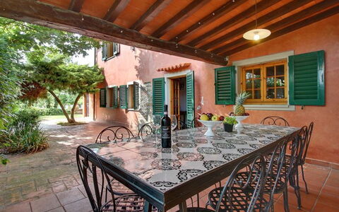 Villa Acacia: Ejendom, Ejendom, Bygning, Værelse, Gårdhave, Hus, Møbel, Hjem, Veranda, Estate