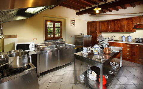 Sughera Villa: Countertop, Værelse, Ejendom, Køkken, Bygning, Indretning, Møbel, Hus, Cabinetry, Etage