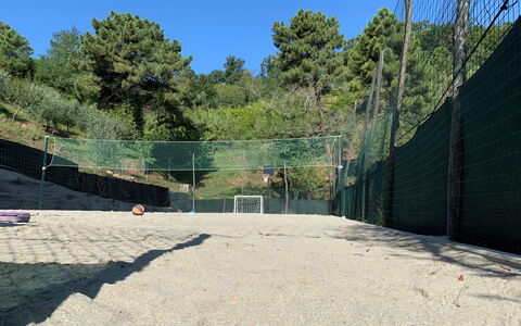 Sughera Villa: Træ, Væg, Arkitektur, Line, Hældning, Hegn, Fritid, Ejendom, Sport Venue, State Park