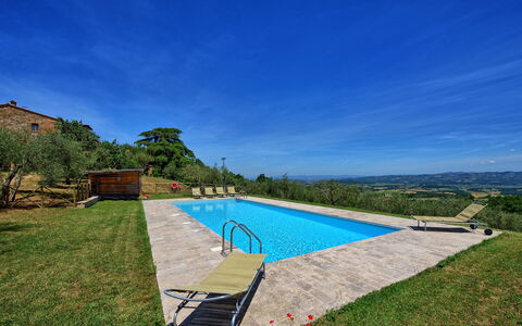 Casa Olivia: Ejendom, Svømmepøl, Ejendom, Estate, Hus, Ferie, Hjem, Bygning, Himmel, Græs