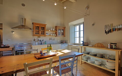 Casa Olivia: Værelse, Ejendom, Møbel, Bygning, Countertop, Køkken, Indretning, Loft, Hus, Etage