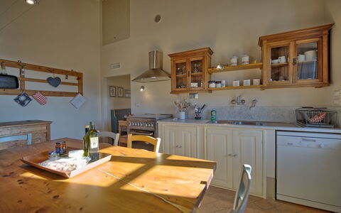 Casa Olivia: Værelse, Ejendom, Køkken, Møbel, Bygning, Countertop, Hus, Cabinetry, Etage, Indretning