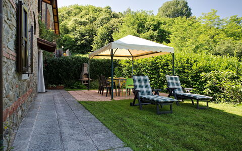 Il Palazzetto: Ejendom, Gård, Have, Græs, Backyard, Træ, Hus, Møbel, Hjem, Botanik