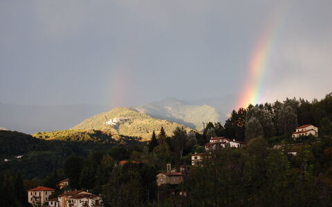Il Nido In Garfagnana: Himmel, Sky, Meteorologisk Fænomen, Bakke, Bjerg, Træ, Hill Station, Highland, Bjergkæde