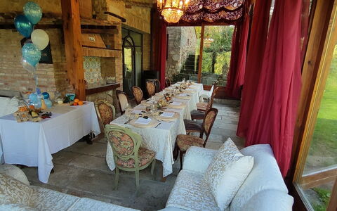 Villa Ardene: Møbel, Ejendom, Bord, Dekoration, Bygning, Stol, Indretning, Gardin, Etage, Stue