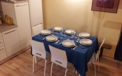 Residenza Monna Lisa: Værelse, Bord, Ejendom, Møbel, Spisestue, Etage, Hårdttræ, Dug, Indretning, Stol