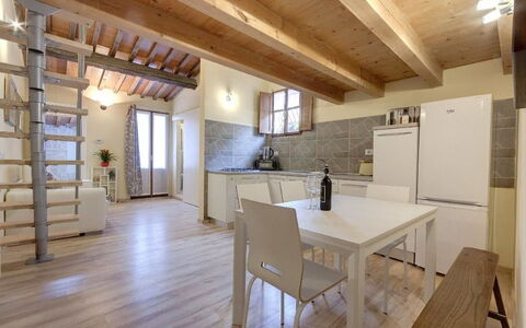 Residenza Monna Lisa: Ejendom, Værelse, Bygning, Indretning, Trægulve, Etage, Hus, Loft, Møbel, Ejendom