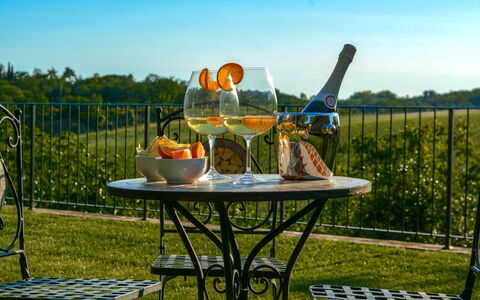 Villa Il Prato: Bordservice, Møbel, Bord, Drinkware, Mad, Serveware, Udendørs Møbler