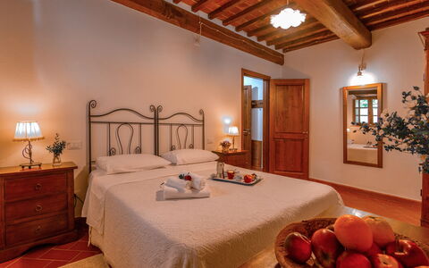 Villa Il Prato: Møbel, Indretning, Loft, Soveværelse, Etage, Gulvbelægning, Seng, Sengetøj, Værelse, Bed Frame