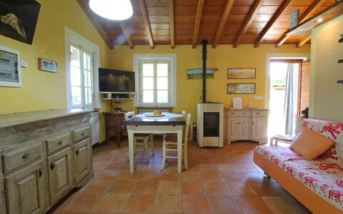 Villa San Rocco: Bord, Møbel, Vindue, Cabinetry, Træ, Countertop, Indretning, Belysning, Bygning, Arkitektur