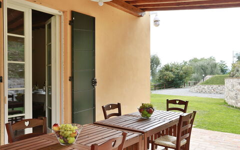 Santo Stefano 10: Ejendom, Værelse, Bygning, Møbel, Hus, Ejendom, Veranda, Indretning, Bord, Hjem