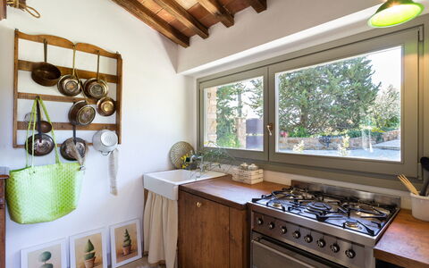 Villa Melinda: Værelse, Ejendom, Countertop, Bygning, Møbel, Loft, Indretning, Hus, Køkken, Hjem