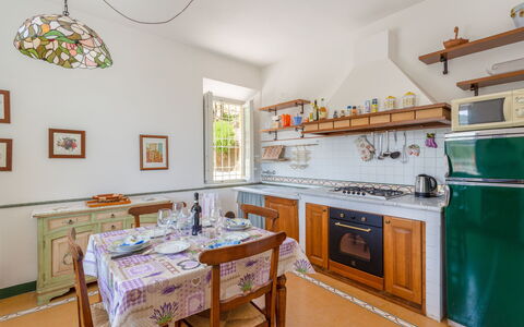 Villa Mastiano: Ejendom, Værelse, Køkken, Bygning, Møbel, Ejendom, Hus, Indretning, Etage, Cabinetry