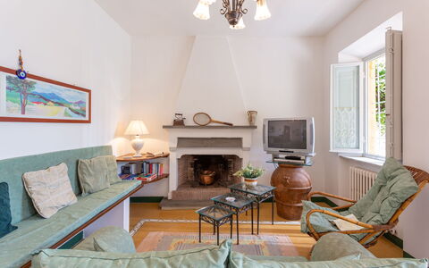 Villa Mastiano: Værelse, Ejendom, Møbel, Stue, Indretning, Bygning, Hus, Ejendom, Ildsted, Væg