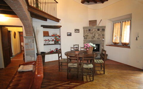 Villa Latera: Værelse, Ejendom, Bygning, Indretning, Hus, Etage, Møbel, Loft, Spisestue, Loft