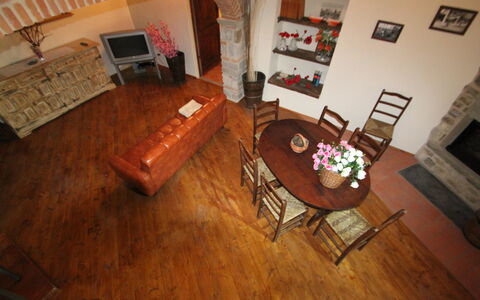 Villa Latera: Etage, Trægulve, Hårdttræ, Værelse, Laminat Gulv, Gulvbelægning, Stue, Ejendom, Møbel, Indretning