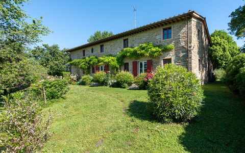 La Forra: Plante, Himmel, Vindue, Bygning, Træ, Naturlige Landskab, Land Lot, Vegetationen, Sommerhus, Hus