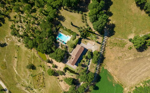 Podere Schignano: Plante, Bygning, Økoregion, Naturlige Landskab, Træ, Land Lot, Urban Design, Hus, Biome, Hældning