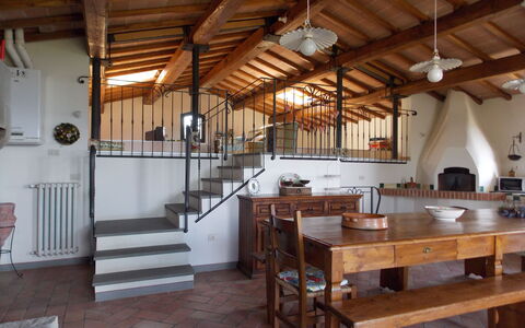 Il Circolo: Bygning, Værelse, Bjælke, Loft, Indretning, Møbel, Træ, Hus, Etage, Hårdttræ