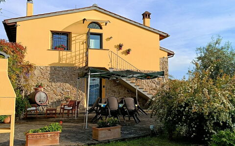 Il Circolo: Hjem, Sommerhus, Skygge, Blomsterkrukke, Have, Stueplante, Estate, Gård, Stol, Backyard