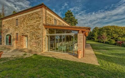 Montaione: Ejendom, Hus, Hjem, Bygning, Ejendom, Estate, Himmel, Græs, Arkitektur, Træ