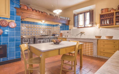 Villa Paola: Ejendom, Værelse, Møbel, Bygning, Countertop, Køkken, Cabinetry, Indretning, Ejendom, Flise