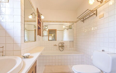 La Casetta: Badeværelse, Ejendom, Værelse, Indretning, Flise, Bygning, Hus, Arkitektur, Ejendom, Loft