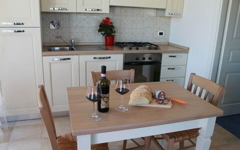 Scarlino Summer Village: Countertop, Værelse, Ejendom, Møbel, Køkken, Cabinetry, Etage, Flise, Bord, Hus