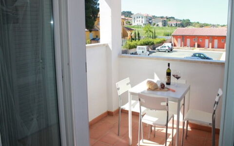 Scarlino Summer Village: Ejendom, Værelse, Bygning, Hus, Ejendom, Lejlighed, Møbel, Indretning, Etage, Altan