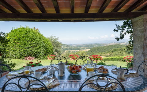 Villa La Terrazza: Cykel, Cykelhjul, Køretøj, Græs, Fritid, Landskab, Landdistrikt, Arkitektur, Hus, Cykel Tilbehør