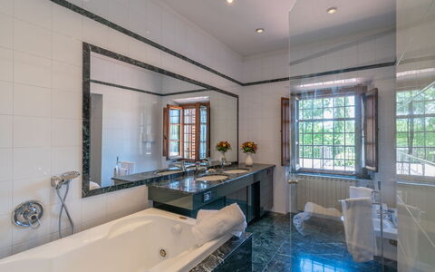 Villa Santa Maria: Ejendom, Værelse, Bygning, Badeværelse, Indretning, Ejendom, Badekar, Hus, Estate, Loft