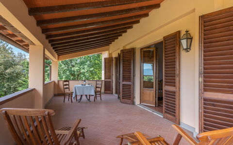 Villa Santa Maria: Ejendom, Bygning, Ejendom, Hus, Værelse, Hjem, Veranda, Træ, Hårdttræ, Loft
