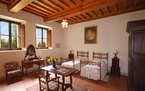 Villa Del Conte: Bygning, Værelse, Ejendom, Loft, Møbel, Indretning, Hus, Bord, Etage, Ejendom