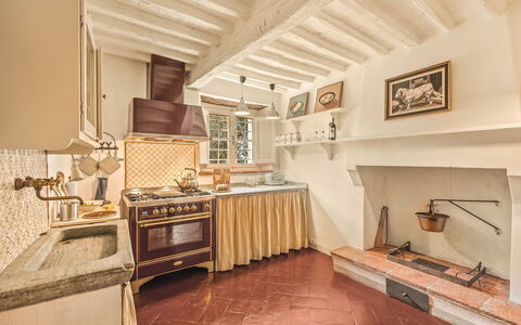 Il Vignale: Træ, Gulvbelægning, Indretning, Køkken, Hjem, Etage, Komfur, Cabinetry, Komfur, Værelse